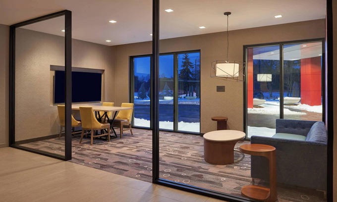 Durham Region Hotel | Courtyard by Marriott Oshawa
