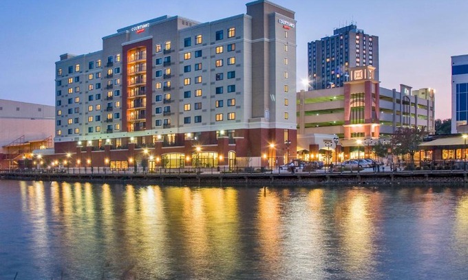 Gaithersburg Hotel | Courtyard by Marriott Gaithersburg Washingtonian Center