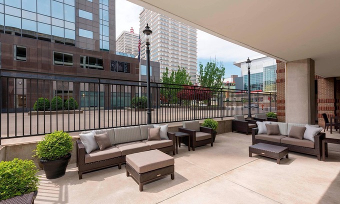 Downtown Louisville Hotel | Courtyard Louisville Downtown