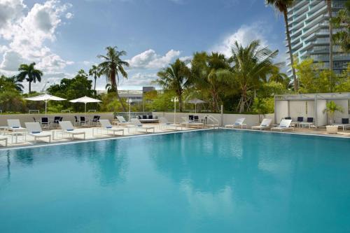 Coconut Grove Hotel | Courtyard Miami Coconut Grove