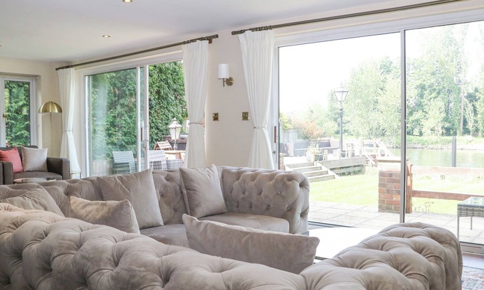 Wraysbury Cottage | Coventina