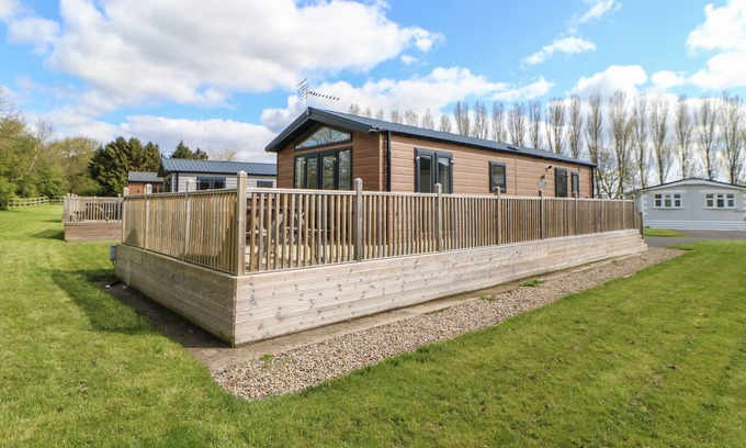 Hutton Rudby Cottage | COVERDALE LARGE POD, pet friendly, with hot tub in Hutton Rudby