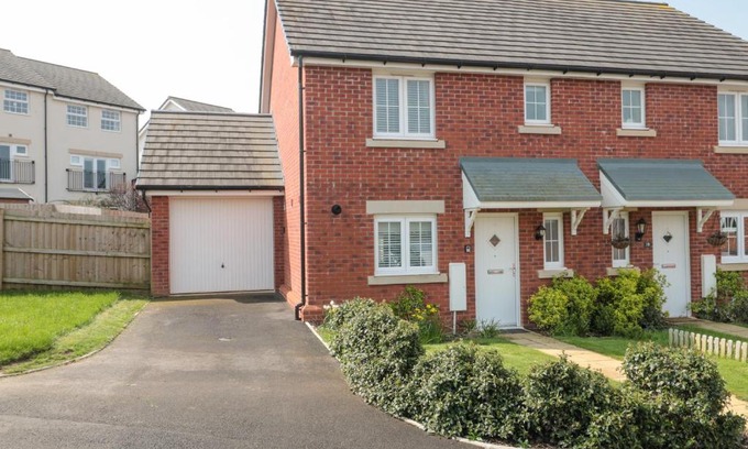 Axminster House | Covert Cottage