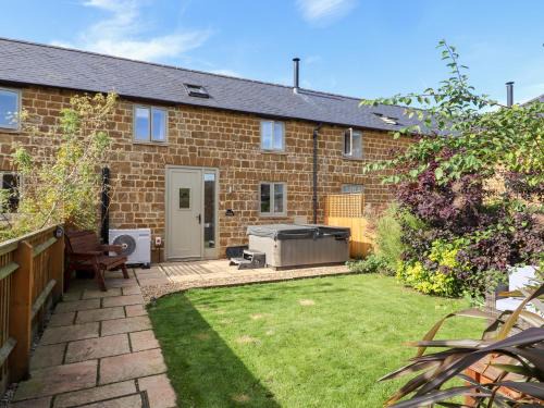 Chipping Norton House | Cow Byre