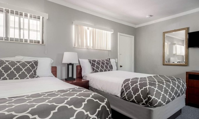 Riverview Apartment | Cozy Private Room with Bath| Sleeps 4| Free parking