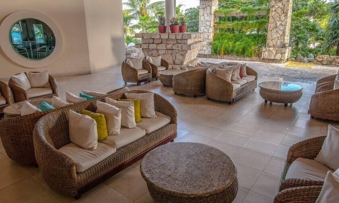 Cozumel Hotel | Cozumel Spacious Studio with Beach & Pools