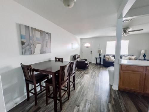 Biloxi Apartment | Cozy 1 bed 1 bath Condo with pool, close to beach
