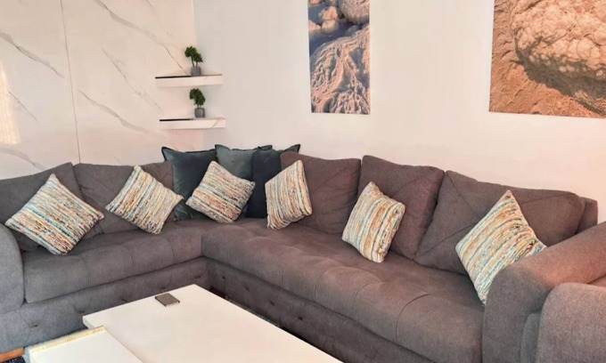 Sweimeh Apartment | Cozy 1-bedroom apartment with WiFi, AC in awesome Swemeh