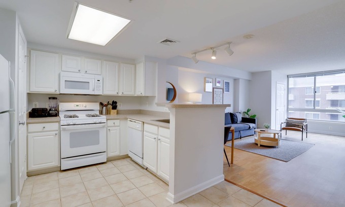 Ballston Apartment | Cozy 1 Bedroom Condo at Ballston