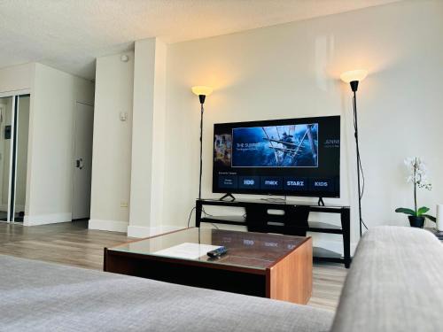 Southwest Calgary Apartment | Cozy 1 Bedroom Condo with Parking