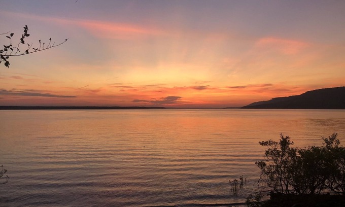 Higden House | Cozy 1 Bedroom Lakefront House on Greers Ferry Lake