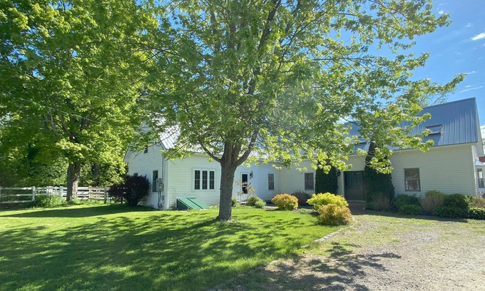 Waldoboro Other | Cozy 1850's farmhouse in the heart of midcoast Maine!
