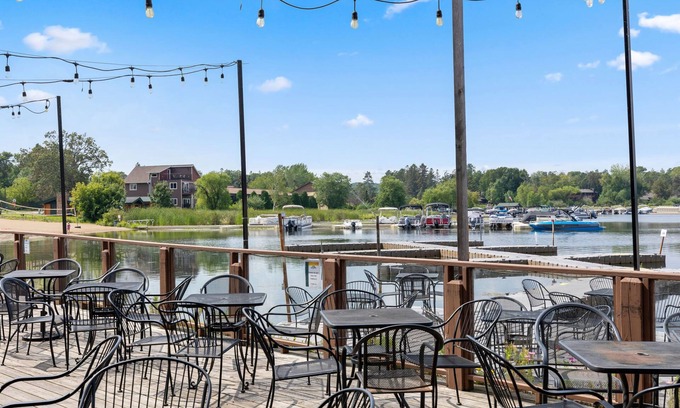 Breezy Point Condo | Cozy 1BR Condo w/Balcony & Fireplace