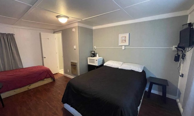 Pottsboro Cabin | Cozy 2 Bed Cabin at Mill Creek Marina: Cabin 6