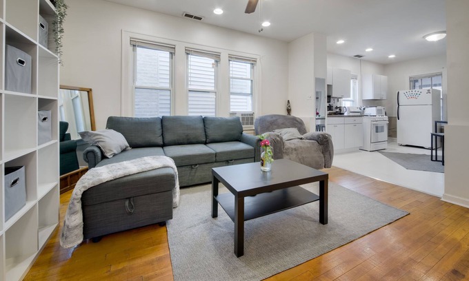 Bridgeport Apartment | Cozy 2 Bedroom 1 Bath. Centrally located with shared porch