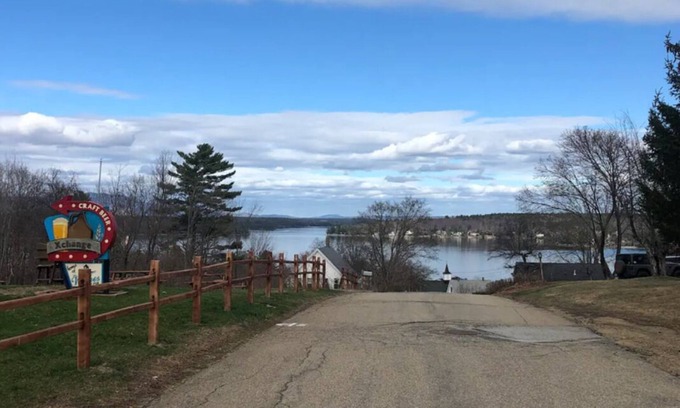 Weirs Beach Condo | Cozy 2 bedroom 2bath condo Weirs Beach Lake Winnipesaukee Laconia, NH Gunstock