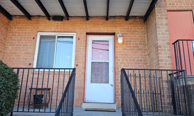 Nauck Apartment | Cozy 2-bedroom Apartment in Arlington Gem, minutes from DC