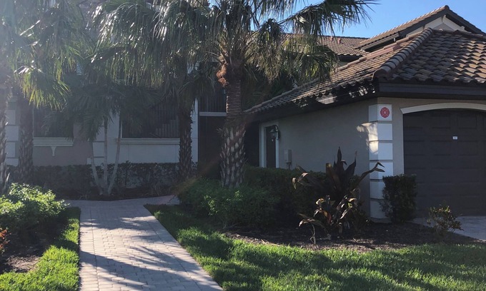 Lakewood Ranch Condo | Cozy 2-bedroom condo in Lakewood National with golf privileges and amenities.