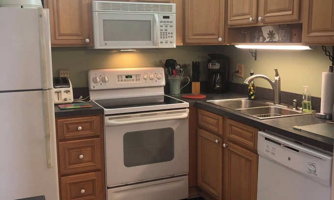 Florida Ridge Condo | Cozy 2-bedroom condo in enchanting Vero Beach
