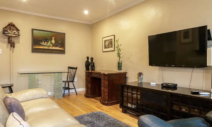 Weehawken House | Cozy 2-Bedroom Flat Near Manhattan