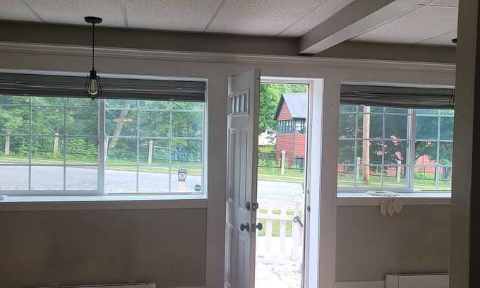 Lake Luzerne-Hadley House | Cozy 2-bedroom home in Lake Luzerne Centrally located to Lake George & Saratoga.