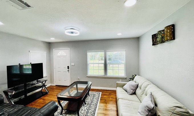 Oak Cliff House | Cozy 2-bedroom townhome in charming Dallas with WiFi, AC