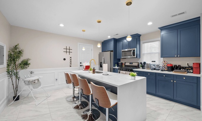 Union Apartment | Cozy 2-Story Loft Apt: Hot Tub, Grill, Arcade, EWR in 10 min, NYC in 25 min