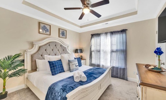Concord House | Cozy 2B Townhouse King Bed Free Parking TV in BRs