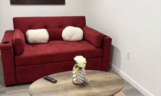 Union City Apartment | Cozy 2BD Basement Haven in the Big Apple…