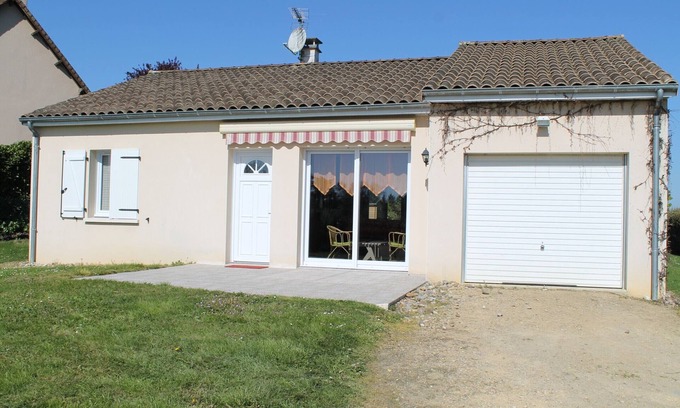 La Roche-Posay House | Cozy 3-Bed Home Near St Roch Thermal Baths, Fully Equipped, Sleeps 9