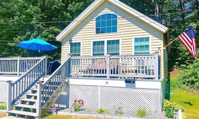 Laconia Cottage | Cozy 3-bedroom cabin on Lake Winnipesaukee!