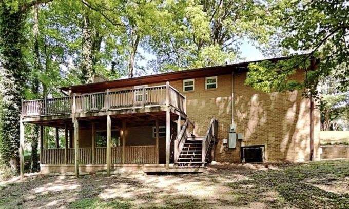 Paw Creek House | Cozy 3 bedroom home in charlotte close to airport and highways