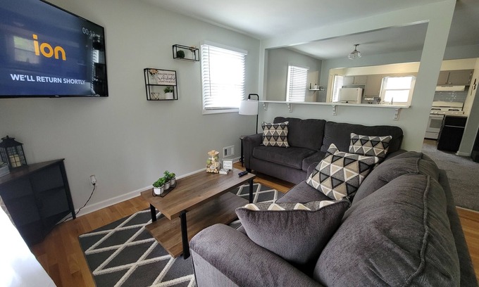 Newnan House | Cozy 3-bedroom home in lovely Newnan with King Suite