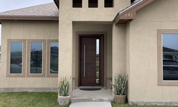 Eagle Pass House | Cozy 3-Bedroom Home 2 min from Hospital & 15 min Kickapoo Casino