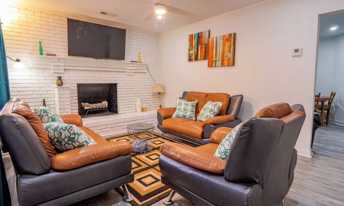 Paw Creek House | Cozy 3BR Charlotte Retreat Near Uptown