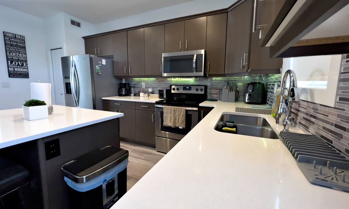 Saskatoon House | Cozy 4-bedroom, 3.5-bath semi-detached house just 7 minutes from the airport
