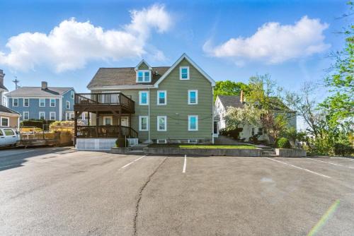 Dorchester Apartment | Cozy 4 Bedroom Apartment in Boston