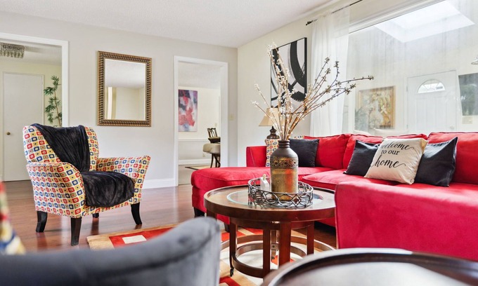 West Hartford House | Cozy 4 Bedroom West Hartford House