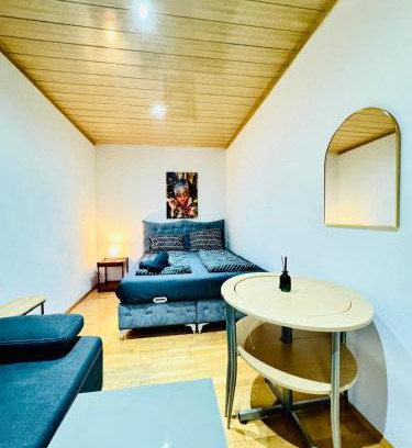 Grinzing Apartment | Cozy 4BR Apartment for up to 12People, 10 Minutes to FAC Platz