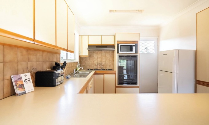 Upper Mount Gravatt Cottage | Cozy 4BR Family Cottage Near Westfield - 39