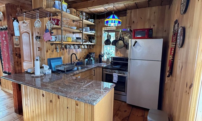 East Jamaica House | Cozy 5-bedroom barn style home in Jamaica, with a sauna.