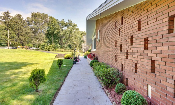 Loudonville Apartment | Cozy Albany Vacation Rental ~ 5 Mi to Downtown!