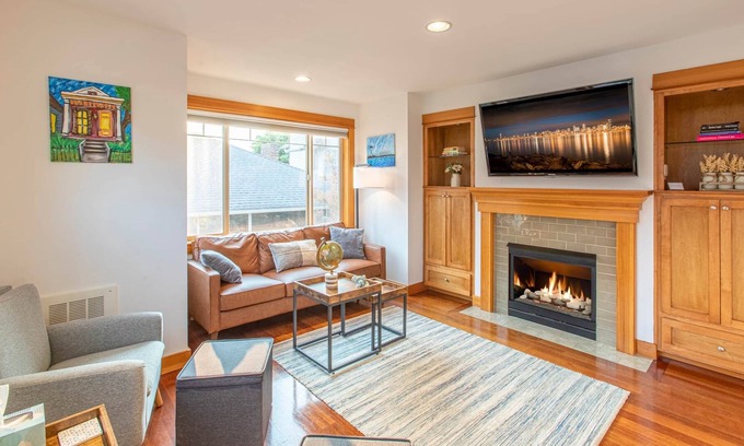 Alki House | Cozy Alki Beach Townhome