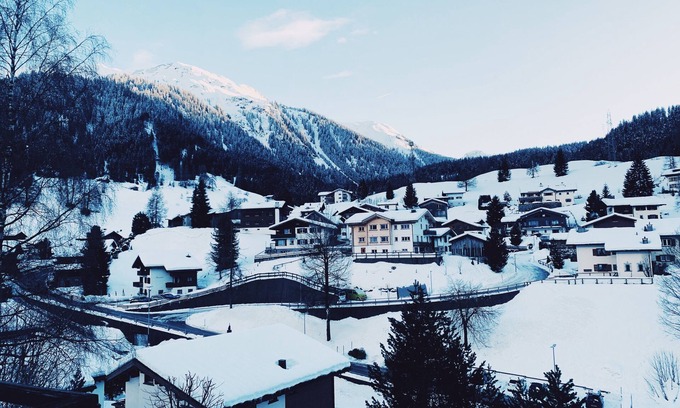 Klosters-Serneus Apartment | Cozy Alpine Chic Studio in Klosers for all mountain lovers