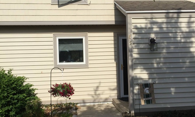 Cedar House | Cozy and Convenient!