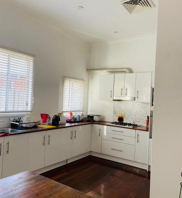 East Victoria Park House | Cozy and Peaceful home surrounding by cafes and restaurants