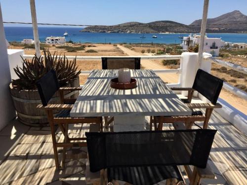 Antiparos Apartment | Cozy Antiparos Apartment 1 Bedroom Apartment Seabreeze Stunning Sea & Garden Views Agios Georgios