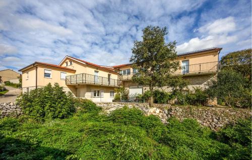 Imotski Apartment | Cozy Apartment In Donji Vinjani