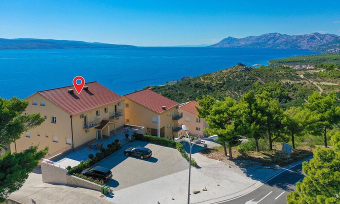 Bratus Apartment | Cozy apartment in Krvavica with kitchen