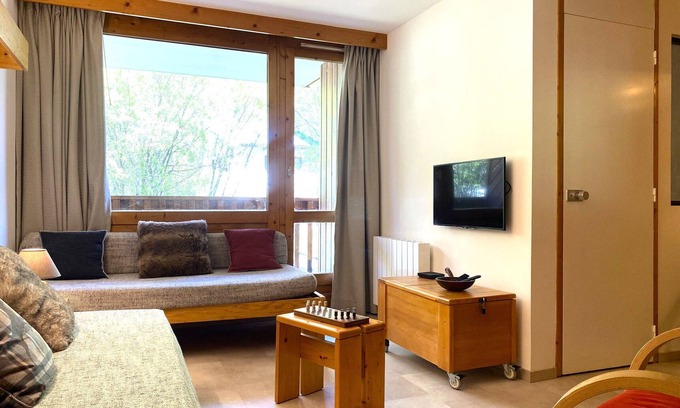 Val-d'Isere Apartment | Cozy Apartment with Mountain View, Balcony, and Covered Parking in Val d'Isère
